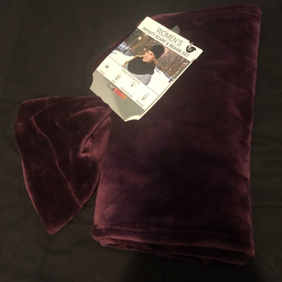 32 Degrees Accessories - FREE!!! Infinity scarf and beanie